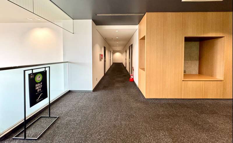 【共用部２（会議室は階段前を右折した奥にあります。）】