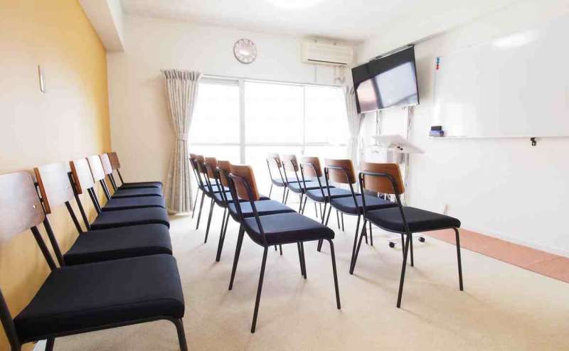 椅子のみを並べた映画鑑賞やセミナーに使えるレイアウト