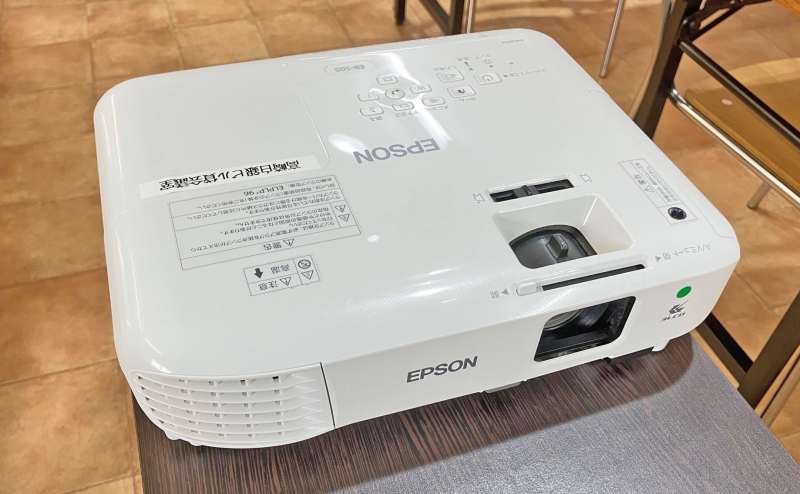 当貸会議室におきましては、プロジェクター+100inchスクリーンのご利用も無料となります。