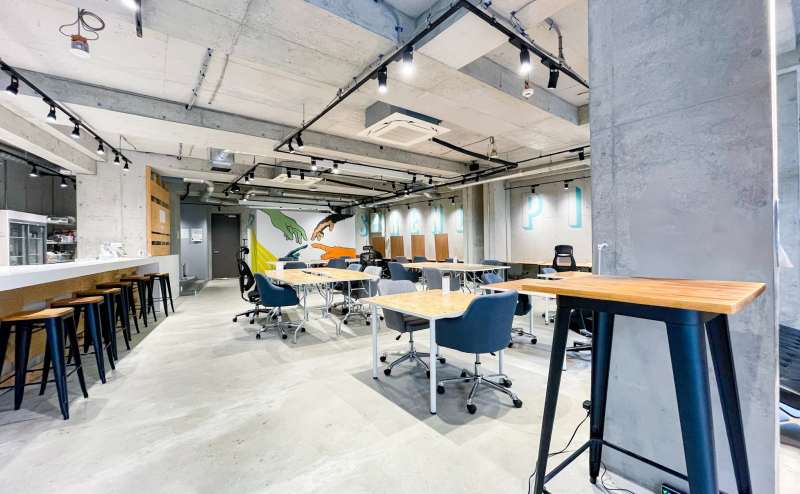 130㎡超・着席想定7o名の大型スペースで催しや撮影に最適です