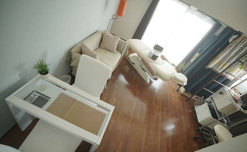 マッサージベッドは電動で椅子になり本格的なご利用しやすいものです。