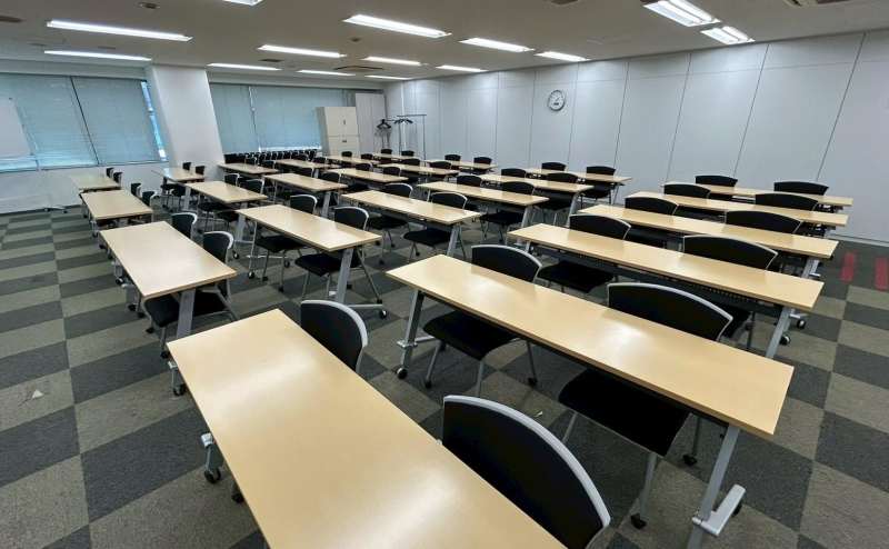 レンタルスペース 【水道橋駅 徒歩6分】72名着席可能！会議・セミナーに最適な会議室☆無料Wi-Fiあり! LMJ東京研修センター 5階L会議室