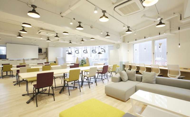 ドロップイン利用可能なコワーキングスペースです。1,300円/日