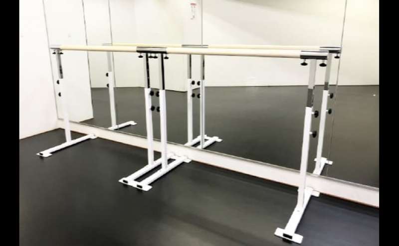 バレエバー（120cm（幅）×45mm（直径）×75〜105cm（高さ））