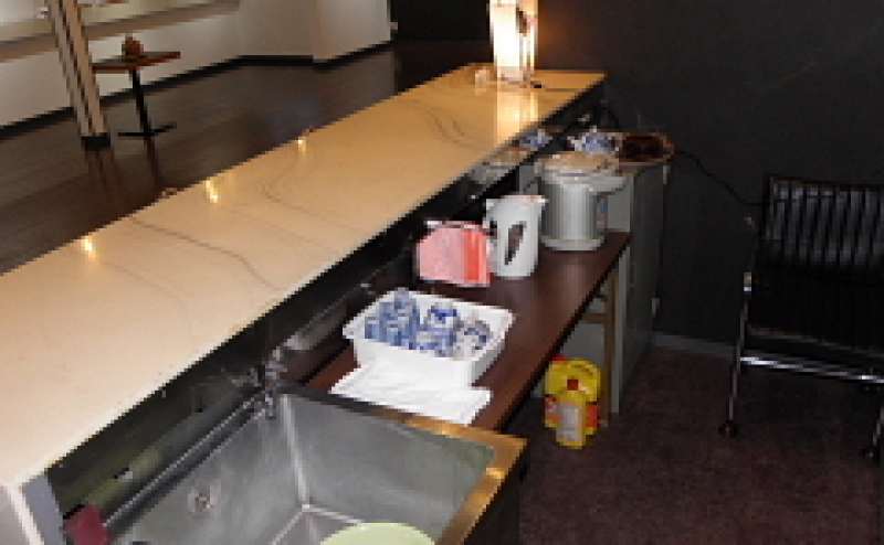 出展者占有スペース　ポット、茶碗など完備