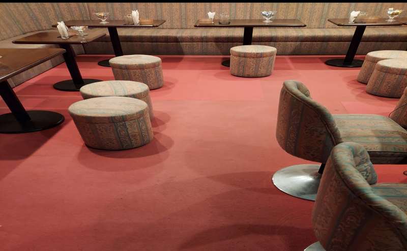 レンタルスペース バーカウンター、テーブル席、二次会などでも使いやすいお店です。