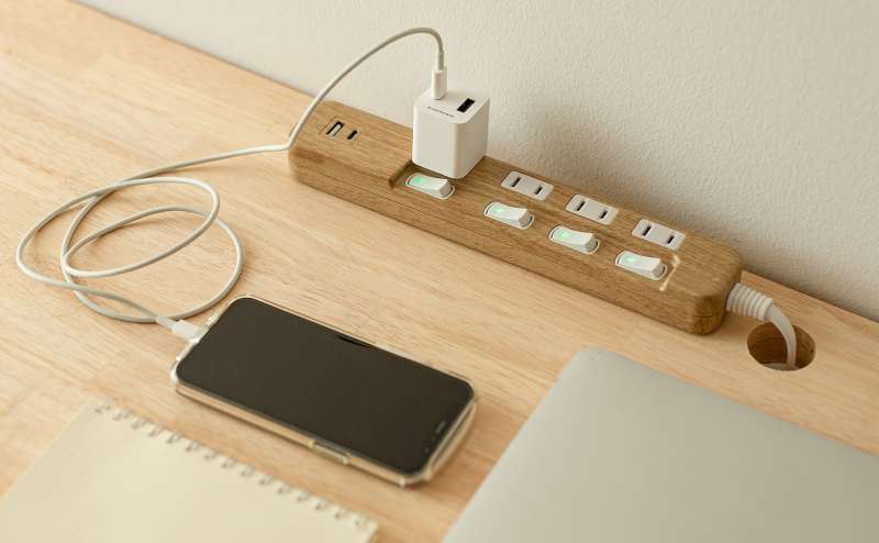 スマホ、パソコン、カメラ等も充電可