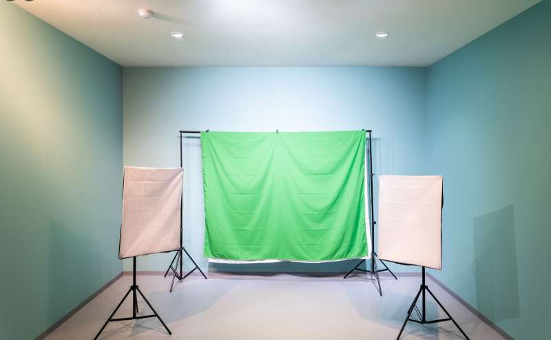 背景一面を明るくする調光ライトを2台ご用意しています