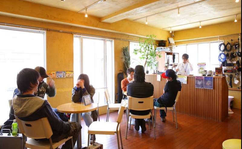 受付にて笑顔でお待ちしております。