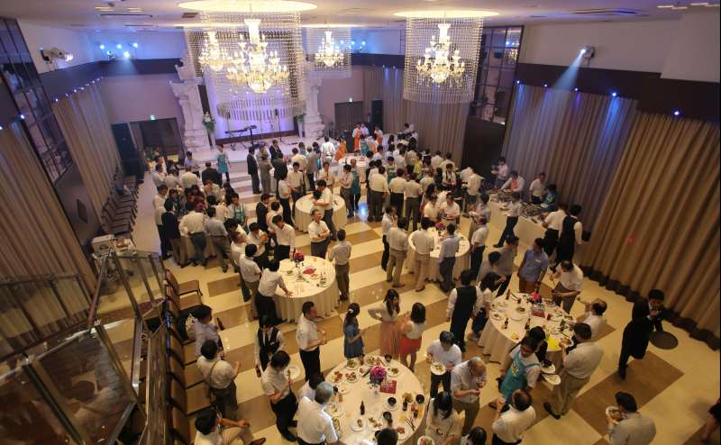 レンタルスペース 【バトゥール東京】新宿駅・東新宿駅徒歩10秒！200インチ5面スクリーン＆天高6mの大規模スペース （イベント・ライブ・セミナー・結婚式・会議利用から飲食パーティーまで対応）