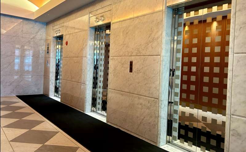 【エレベーターで4階までお上がりください】