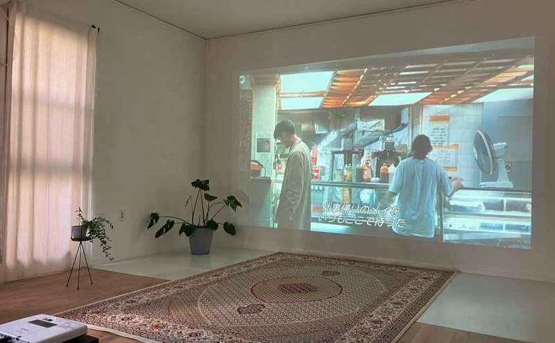 プロジェクターで画像を投影できます