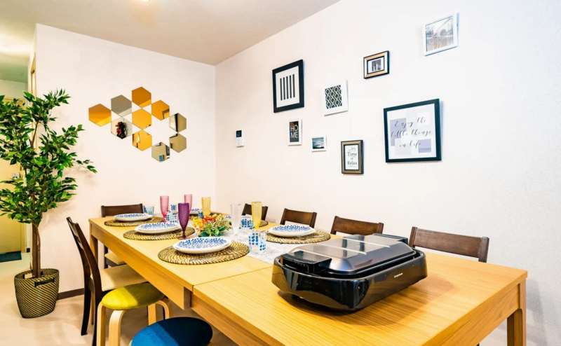 テーブルを拡張したところ。ホットプレートやお鍋でパーティーも。広々としたスペースです