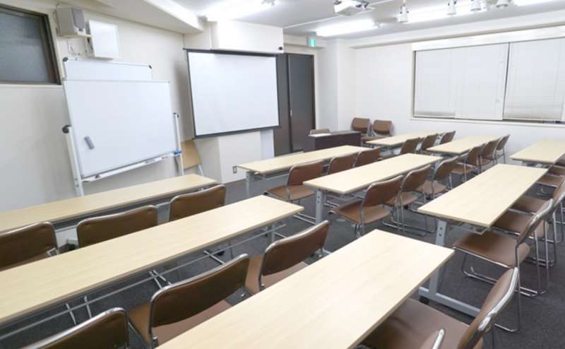 窓のある明るいお部屋です。換気扇もありますので常時換気可能です