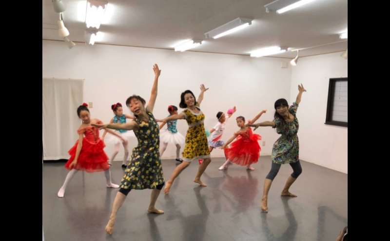 日頃の成果を発表するパフォーマンスに