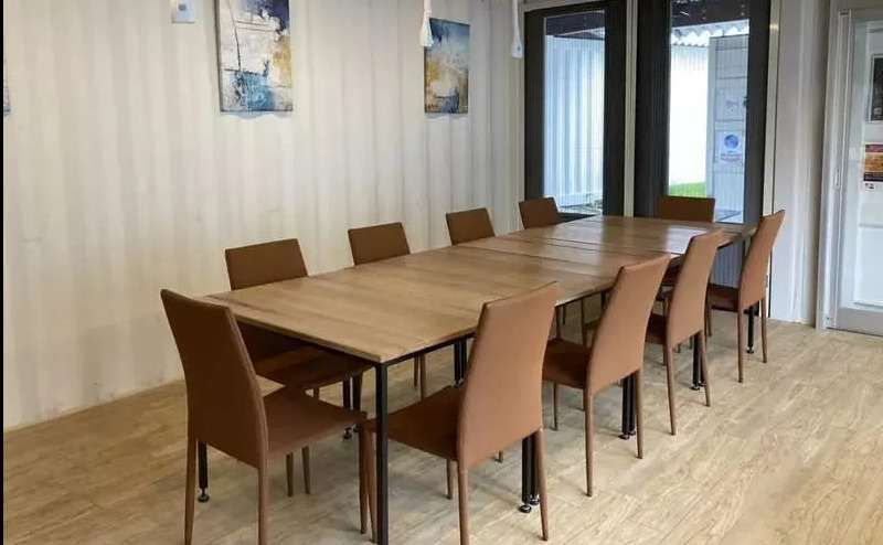 コワーキングスペース＆カフェ　フルサットアップス