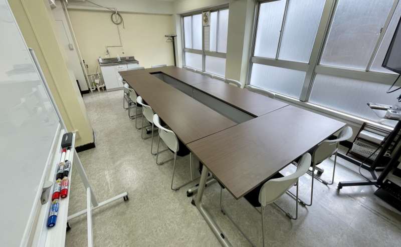 【各テーブルの奥行は60cmあるので、ゆったりお使いいただけます】 - TIME SHARING 秋葉原 和泉ビル201の写真