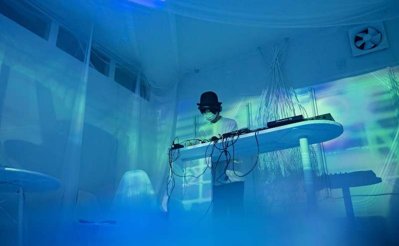 スモーク＆プロジェクターで幻想的な演出もできます。