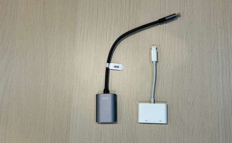 C-Type、Lightningご利用の場合は変換アダプタをご用意しております。