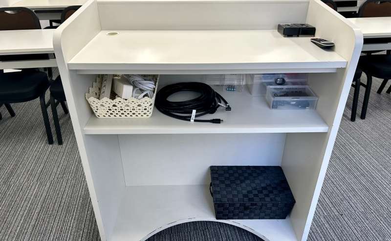 【各種変換機は司会台の中にあります】 - TIME SHARING 渋谷ワールド宇田川ビル9Bの写真