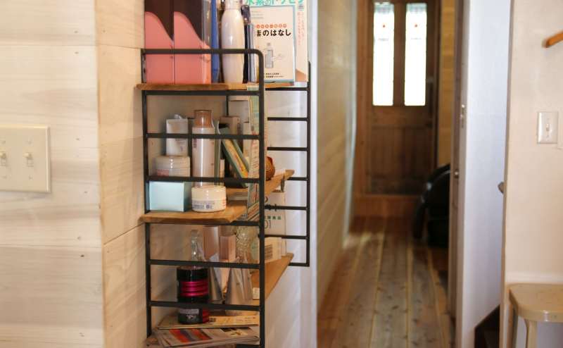 2Fサロンの様子　ぬくもりのある木材の床になっております