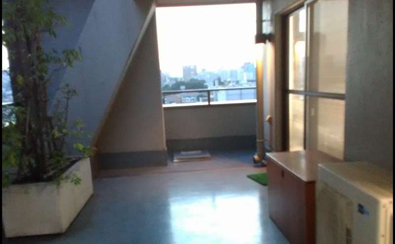 高台のビル7階ですので見晴らしは良好！目黒のビル群、恵比寿ガーデンプレイス、富士山などが見晴らせます。バルコニーも広く、色々な場面でご利用可能です