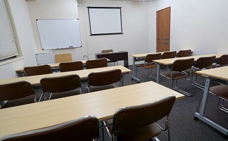 【地下鉄名古屋駅】徒歩2分 駅近 アクセス抜群 格安 無料設備充実 Wi-Fi完備 少人数の集まりに 最大収容18名 飲食可能/セミナー 会議 研究会 オフィス 勉強会/名駅セミナーオフィス ルームE