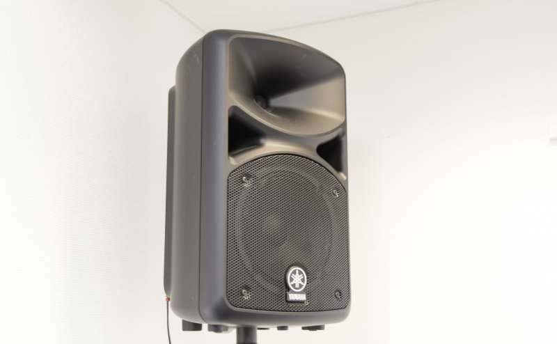 スピーカー。後ろまでしっかり届く音量です。