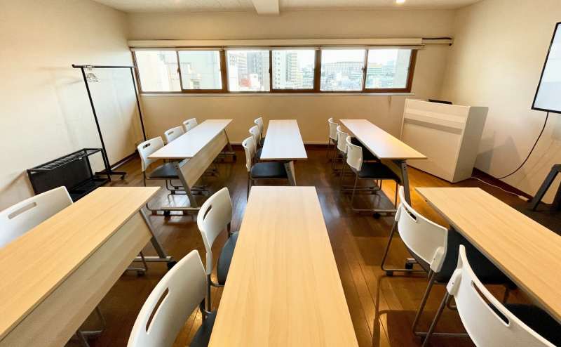 【窓からの景色が開放的な会議室です】 - TIME SHARING 四谷8Cの写真