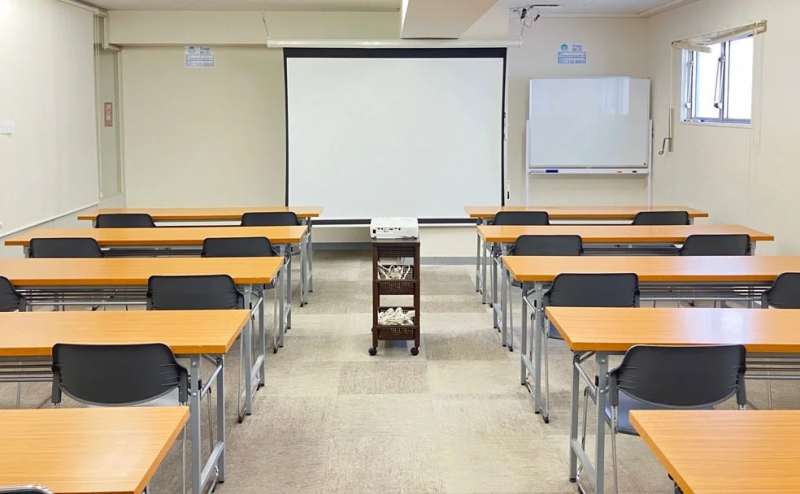 第二会議室は収容人数20人（最適人数）～3名掛け最大30人。会場面積は47m²となります。