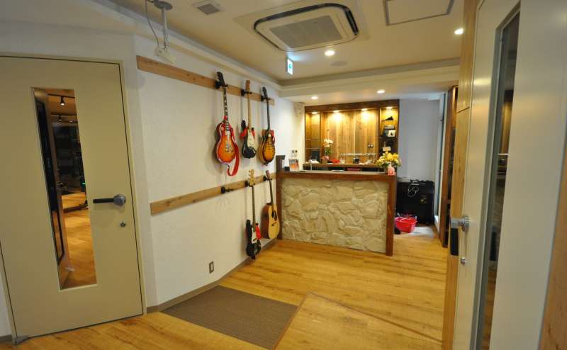 受付にて笑顔でお待ちしております。