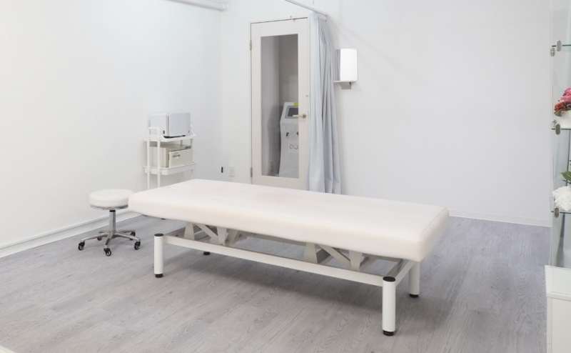 ベッドは高さ調整可能です