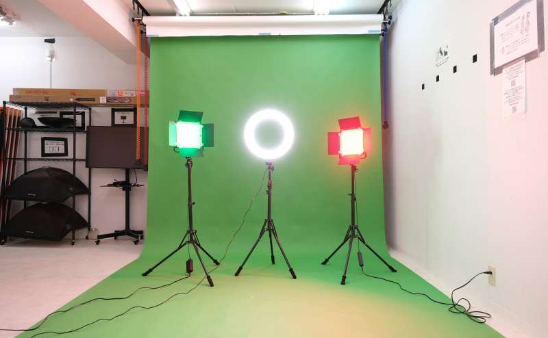 RGBビデオライトがあるので、あらゆる色味の光で写真撮影、動画撮影が行えます。アーティスト写真や作品採りにばっちり