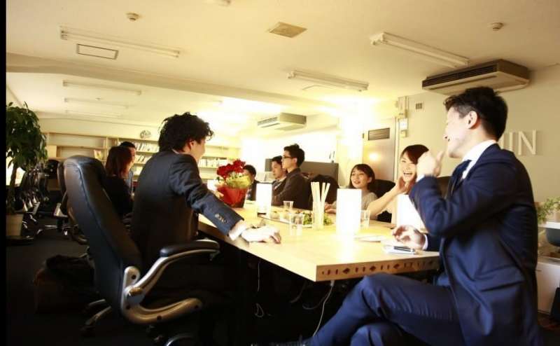 【ROUGH LABO TECH扇町オフィススペース】【駅前】1名OK!最大50名/カフェのようなくつろぎコワーキングスペース会議室(セミナー・研修・勉強会)大阪市北区/梅田/南森町