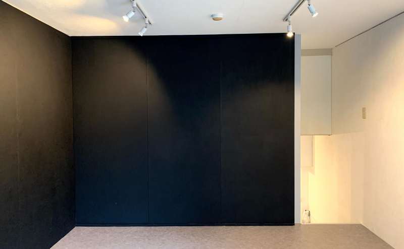 エントランスから二階にあがり、振り返った状態です。