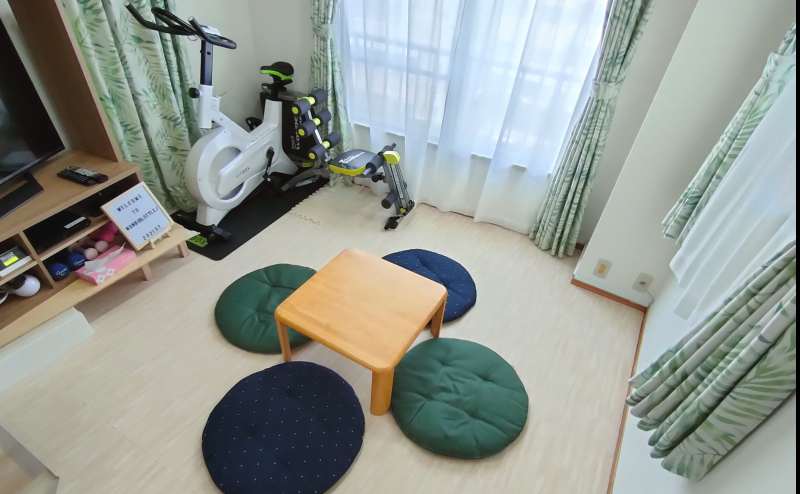 ちゃぶ台を囲んでおしゃべり