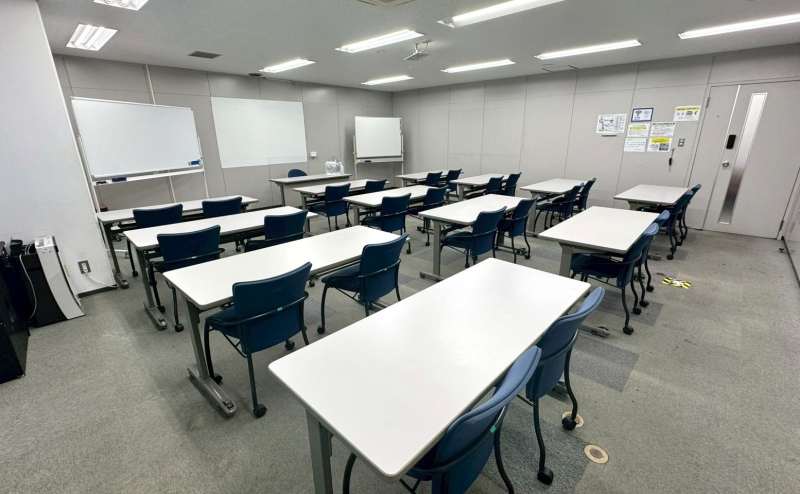 【プロジェクターやマイク類は有料備品のためオプションよりお申込みください。】