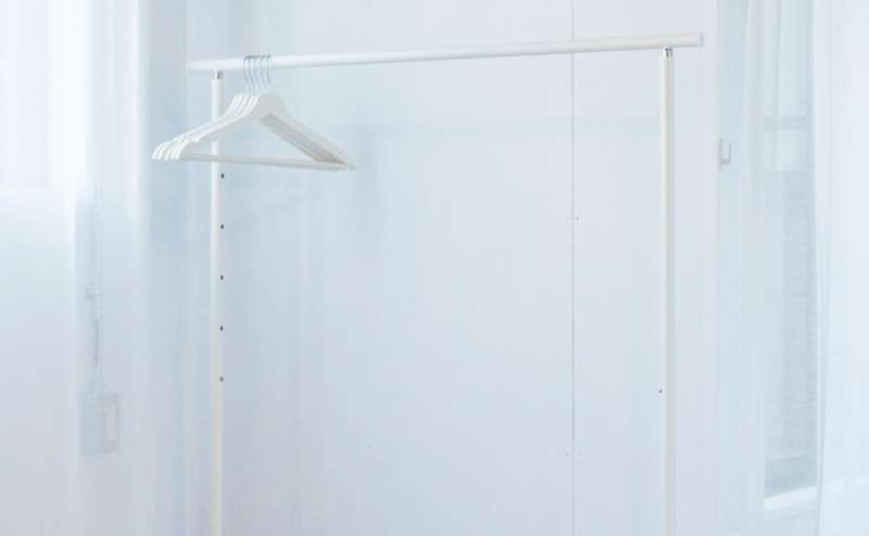 ハンガー：ドレッシングルームで使用されるか、プロップとして使用されます