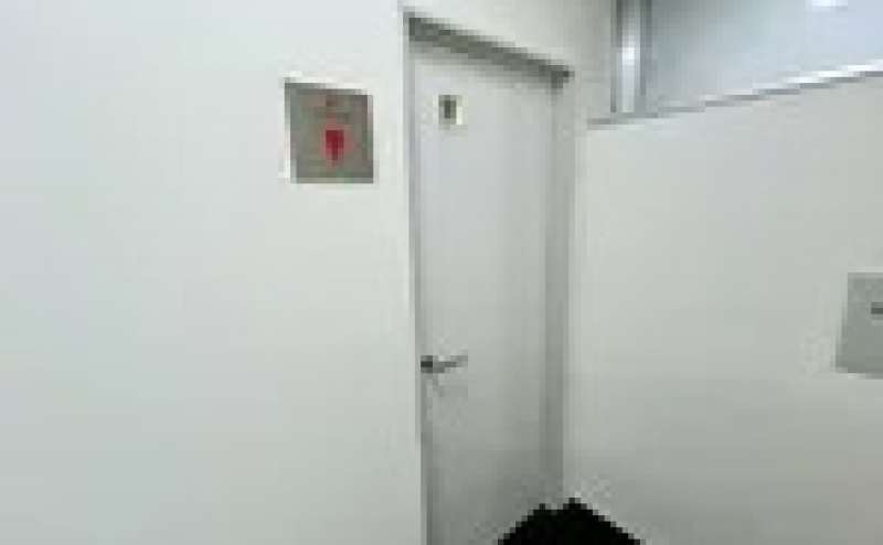 【女性用お手洗い入口】