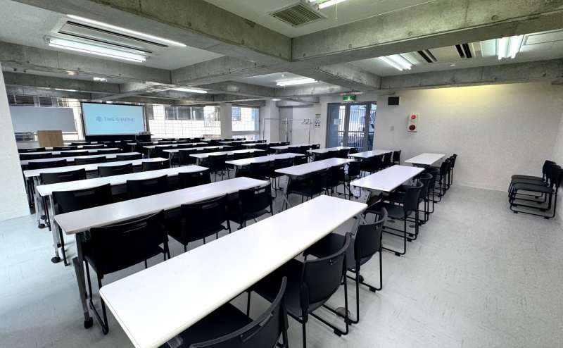 【スクール形式で69名着席可能です！】