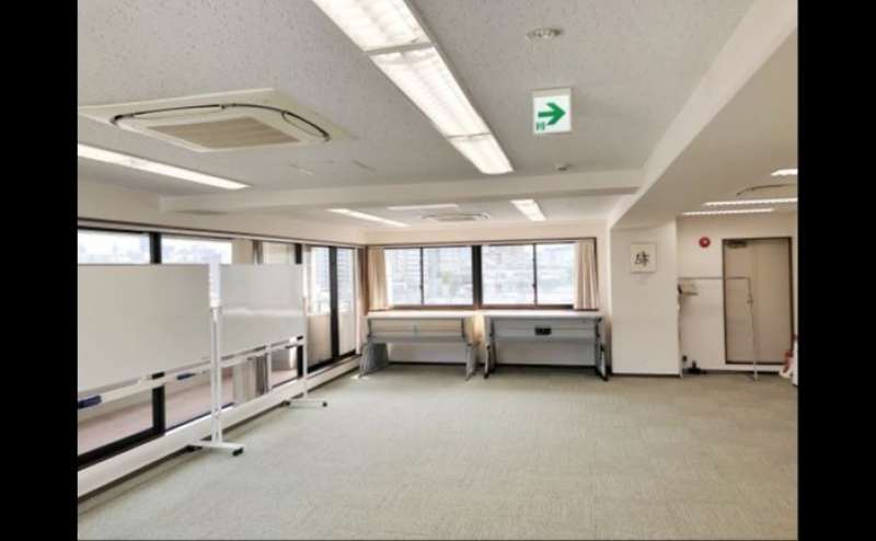 四方に窓がございます