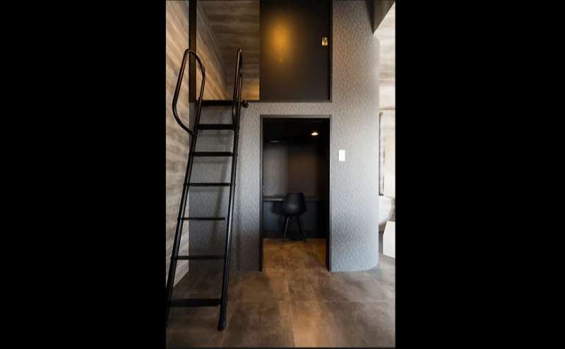 お客様の手荷物や上着などを保管出来るスペースもある為、 スペースを最大限有効活用！！！ロフトもあります。