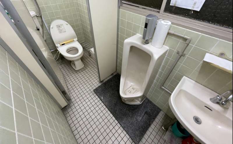 【2階男性トイレ（小便器×1、個室×1）】 - TIME SHARING 秋葉原 和泉ビル205の写真