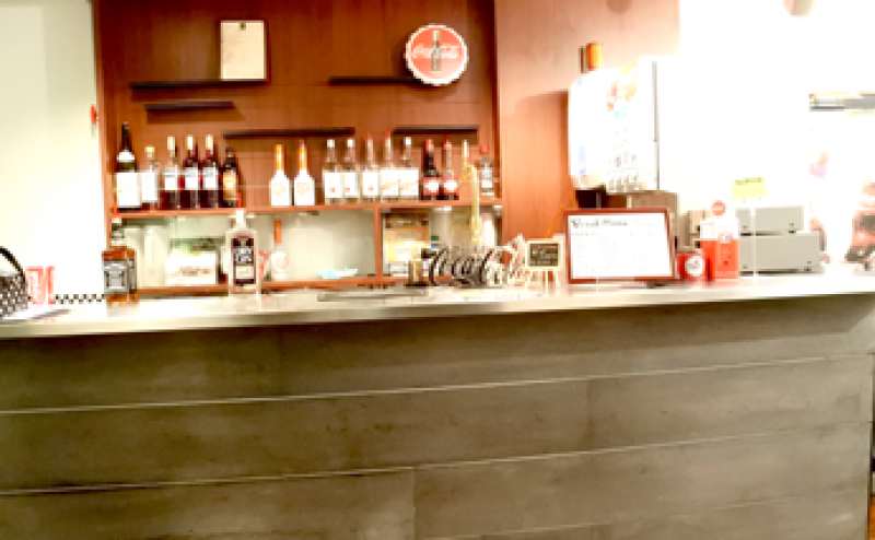 ライブハウスのバーカウンター