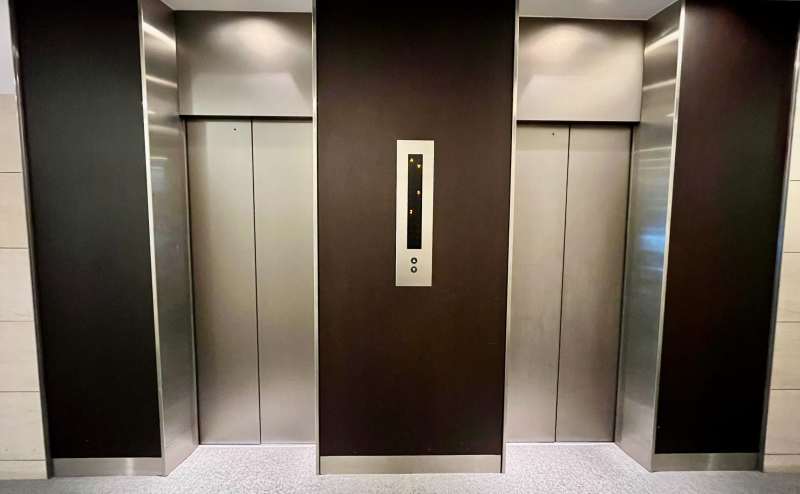 【エレベーターで7階までお進みください】 - TIME SHARING 京橋 SC新京橋ビル 7Bの写真