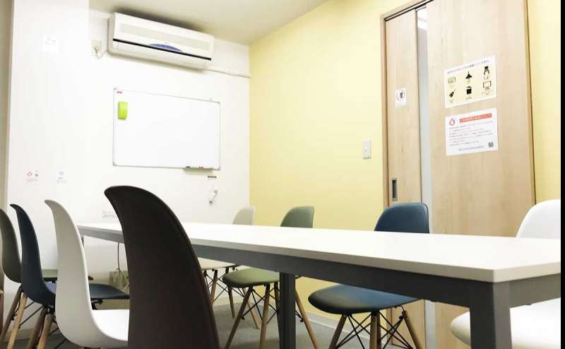 【池袋駅C1出口が目の前】（高速WiFi無料）カラメル・池袋西口店 A室（イエロー）