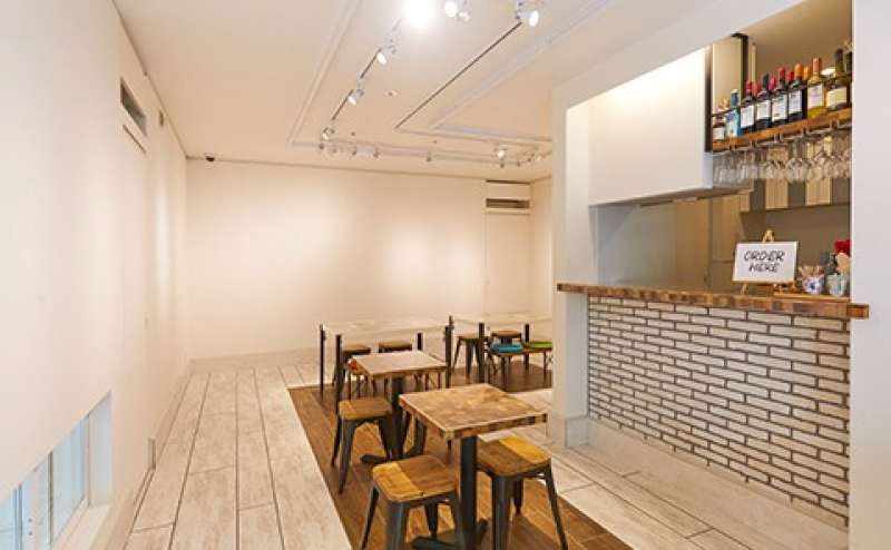 照明を白色から暖色に変更した状態です 柔らかい雰囲気を作り出すことができます