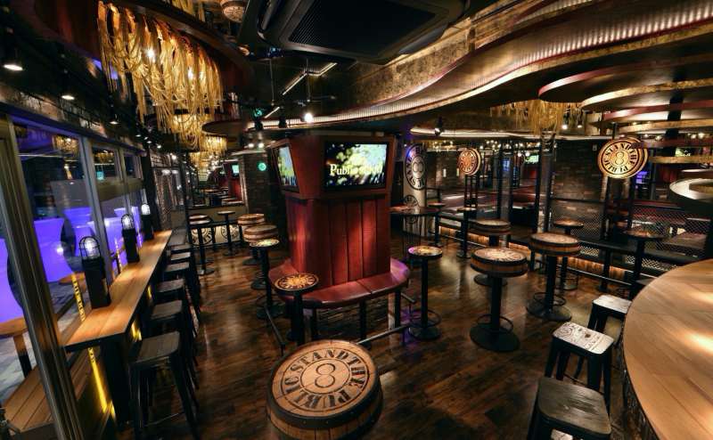 店内合計6台のテレビモニターでスポーツ観戦も可能！結婚式２次会でも多数ご利用いただいております。