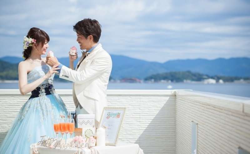 テラスでのプチパーティーシーン