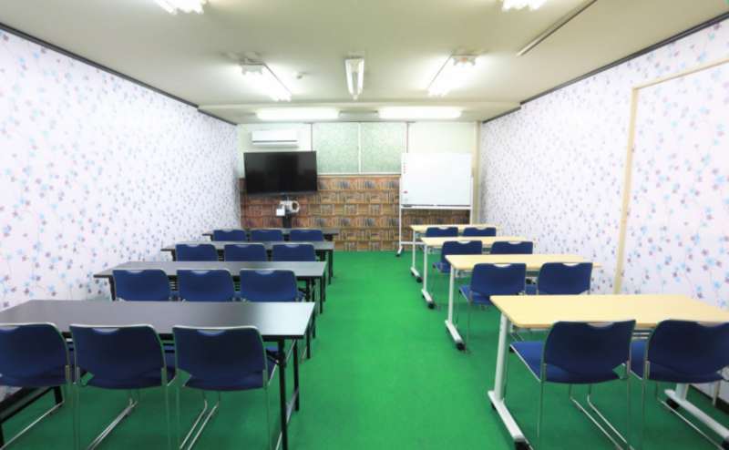 【阪急 西院駅】徒歩1分 駅近 20名収容 広々 楽器演奏可能 格安 完全個室 飲食OK 55インチ大型テレビ /パーティー ライブ ヨガ ストレッチ 会議 セミナー/ｉランドん西院駅前キョウシン